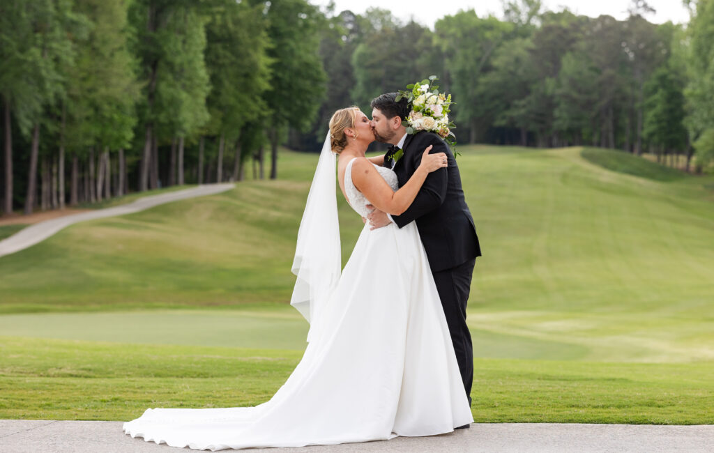 Bride & groom kiss at atlanta area golf club of georgia